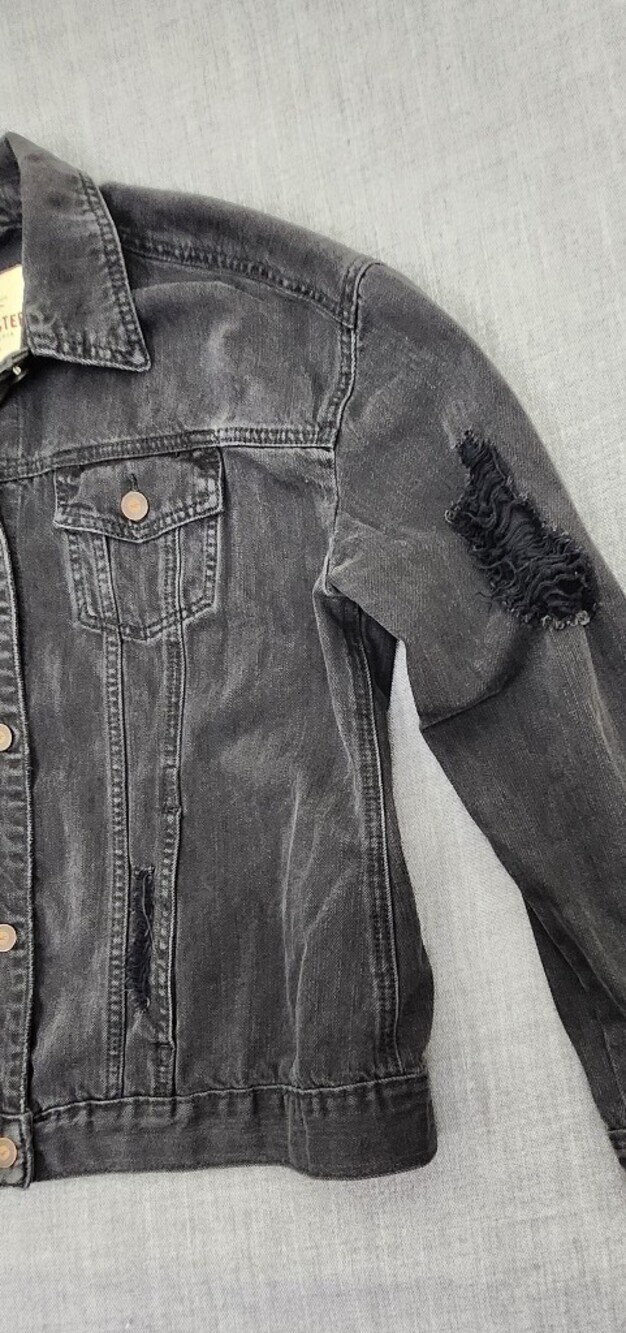 Hollister Black Distressed 100% Cotton Denim Jean Jacket. Large - Picture 2 of 10